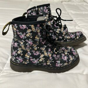 Dr. Martens Delaney Floral kids size 11